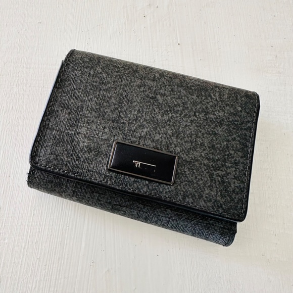 Tumi Crafted from leather, this refined and durable tri-fold wallet offers super - Picture 2 of 13